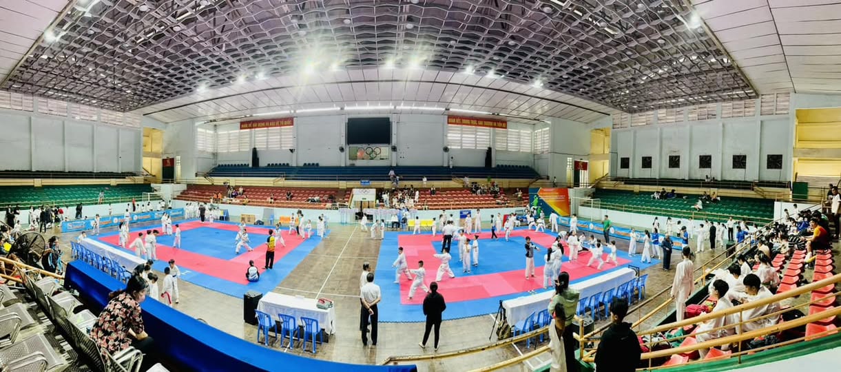 Bạn có thể tìm thấy mọi thứ về cuộc sống ở Nha Trang trên NhaTrangLives.com