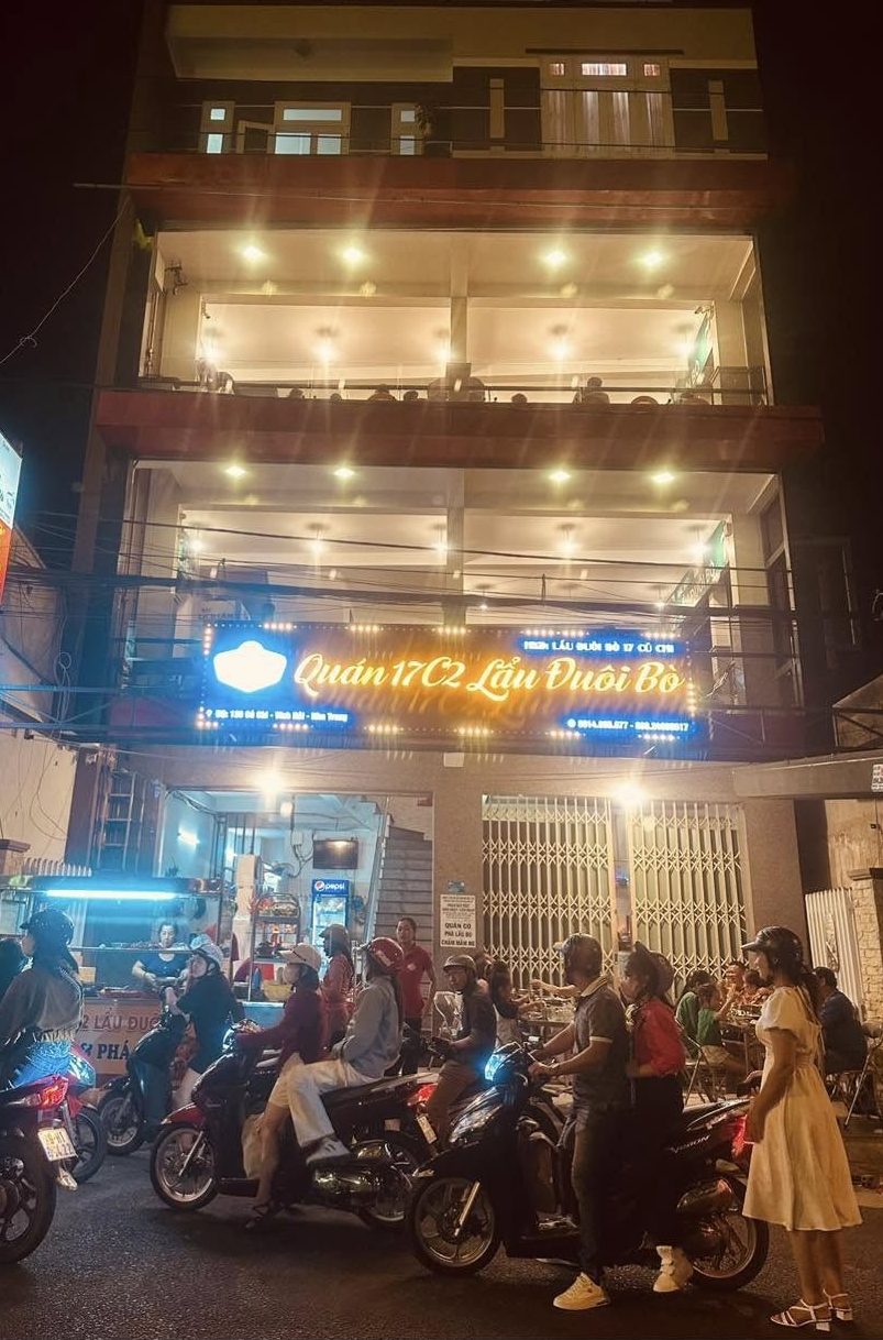 Bạn có thể tìm thấy mọi thứ về cuộc sống ở Nha Trang trên NhaTrangLives.com