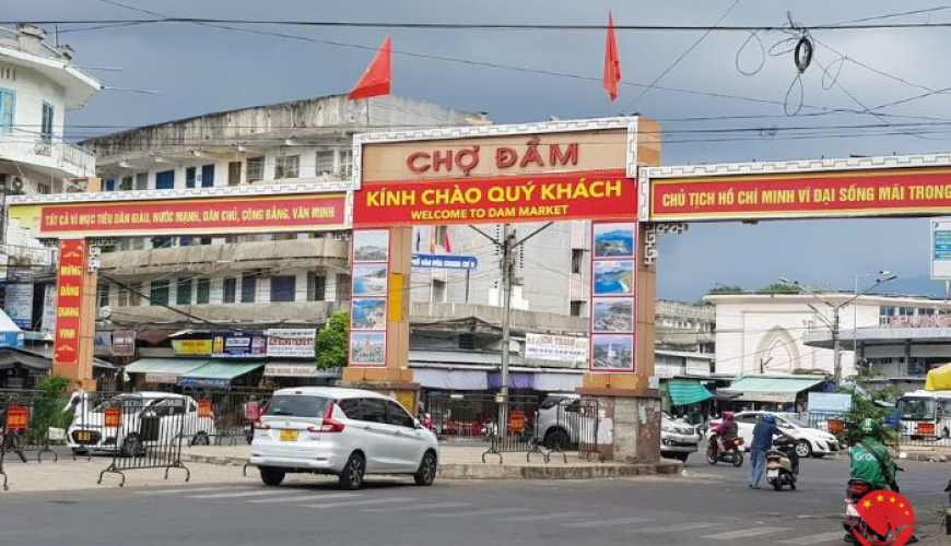 Bạn có thể tìm thấy mọi thứ về cuộc sống ở Nha Trang trên NhaTrangLives.com