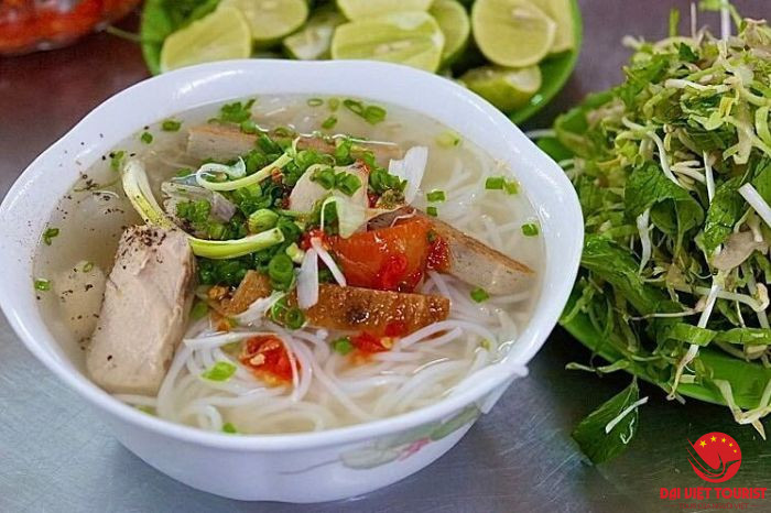 Bạn có thể tìm thấy mọi thứ về cuộc sống ở Nha Trang trên NhaTrangLives.com