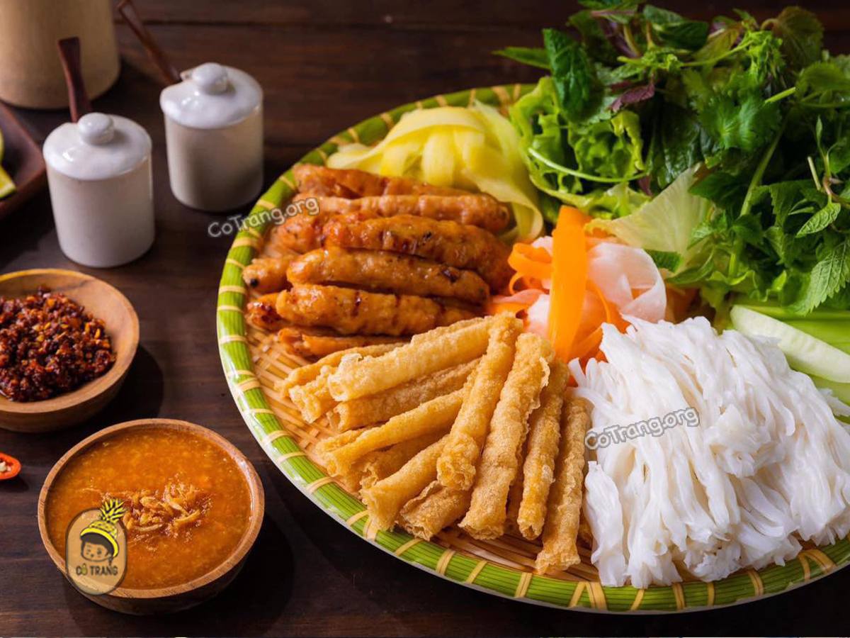 Bạn có thể tìm thấy mọi thứ về cuộc sống ở Nha Trang trên NhaTrangLives.com