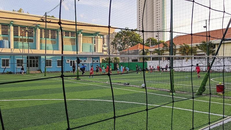 Bạn có thể tìm thấy mọi thứ về cuộc sống ở Nha Trang trên NhaTrangLives.com